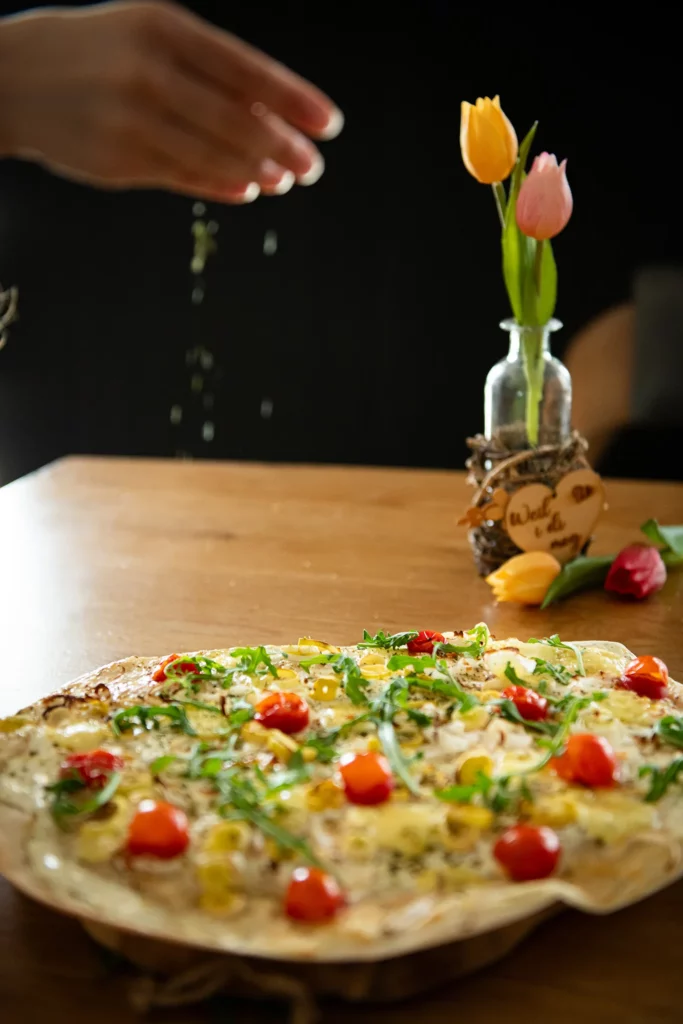 Flammkuchen mit Tomaten